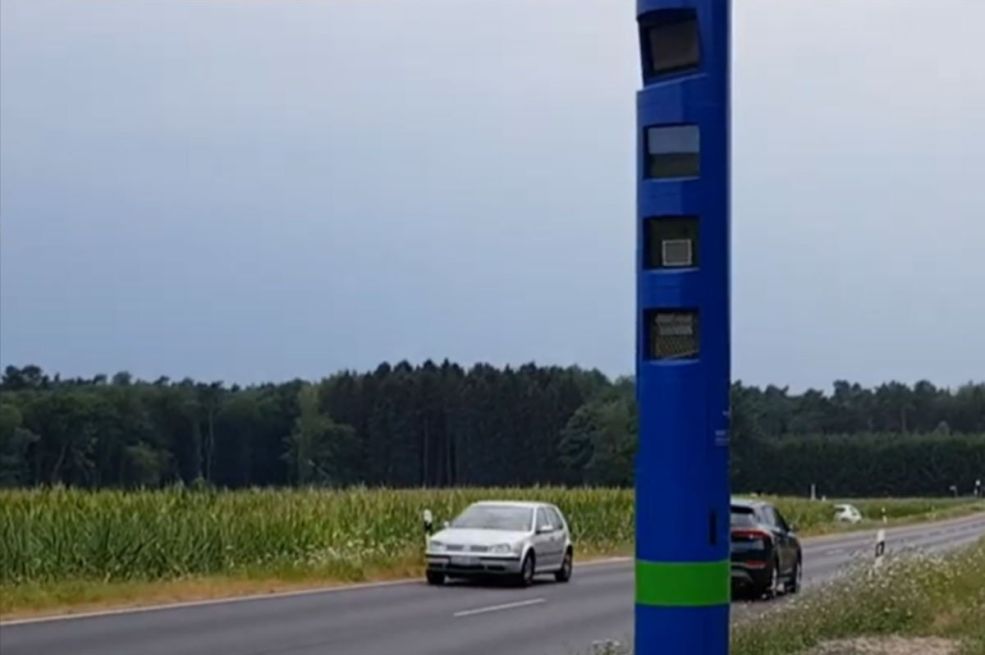 Znate li čemu služe plavi stubovi na njemačkim putevima