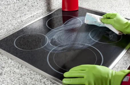 Jednostavan trik za čistu indukcijsku ploču: Odmah vraća sjaj