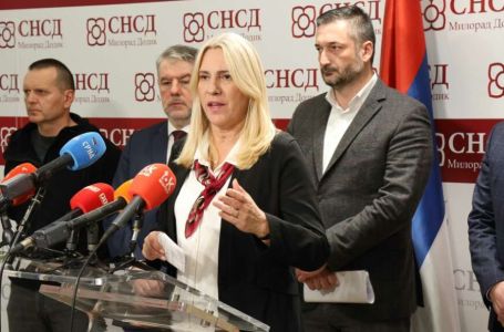 U SNSD-u se hvataju za glavu: "Pa, taj čovjek se nikad nije ni napio!"