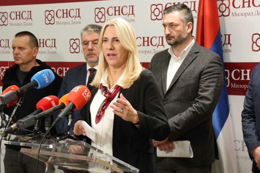 U SNSD-u se hvataju za glavu: "Pa, taj čovjek se nikad nije ni napio!"