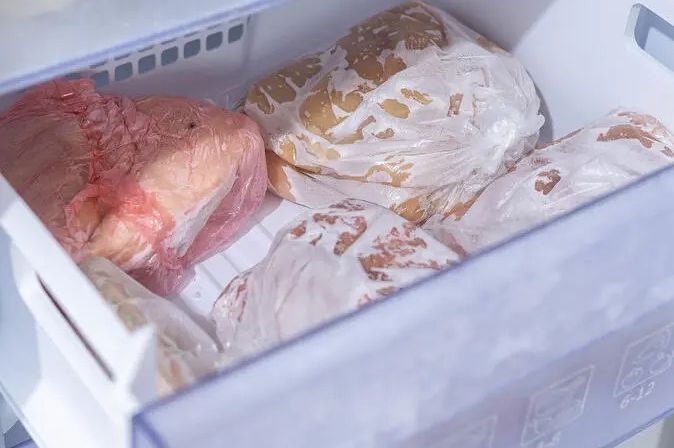 Trik s uljem za frižider i zamrzivač: Led nestaje kao od šale