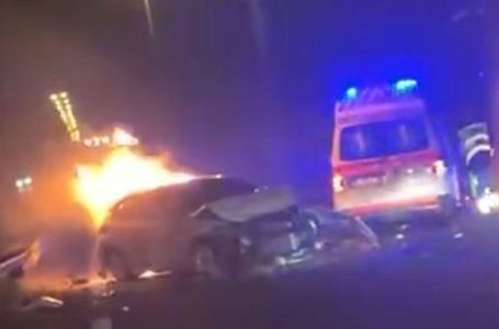 Hrvatski fudbaleri spasili čovjeka iz zapaljenog auta, on se i dalje bori za život