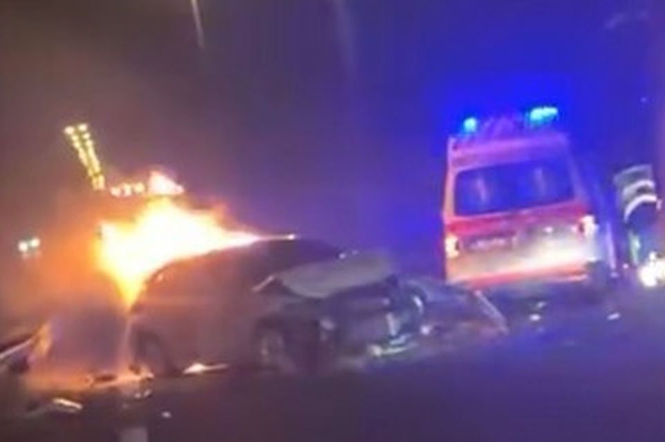 Hrvatski fudbaleri spasili čovjeka iz zapaljenog auta, on se i dalje bori za život