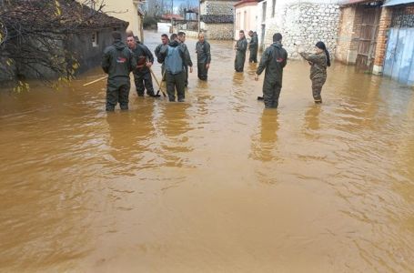 Poplave u Albaniji: Jedna žena poginula, stotine stanovnika evakuirano
