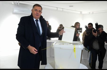 Dodik glasao u Laktašima, pa poručio: "RS je iznad svega, narod neće odustati od svog načina života"