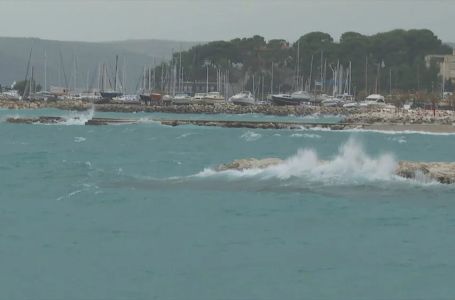 Ulice pod vodom, Civilna zaštita izdala upozorenje: Prekinute trajektne i katamaranske linije