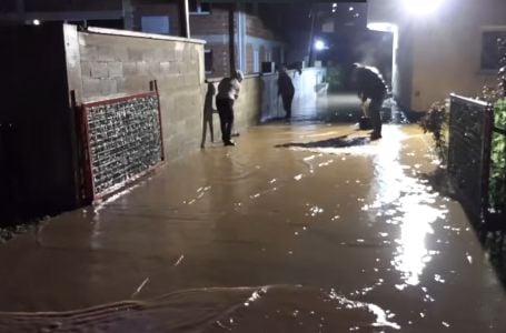 Poplave u bh. gradu, izlila se rijeka: “Sve se desilo u pet minuta” (VIDEO)