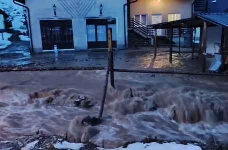 Kreševo i Fojnica na udaru bujica, voda odnijela most, ulazi u kuće