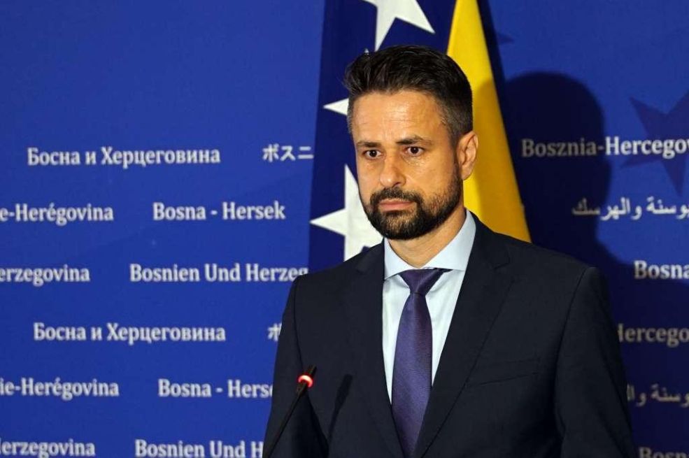 Objavljeno ko će u BiH uz novembarsku platu dobiti 1.000 KM