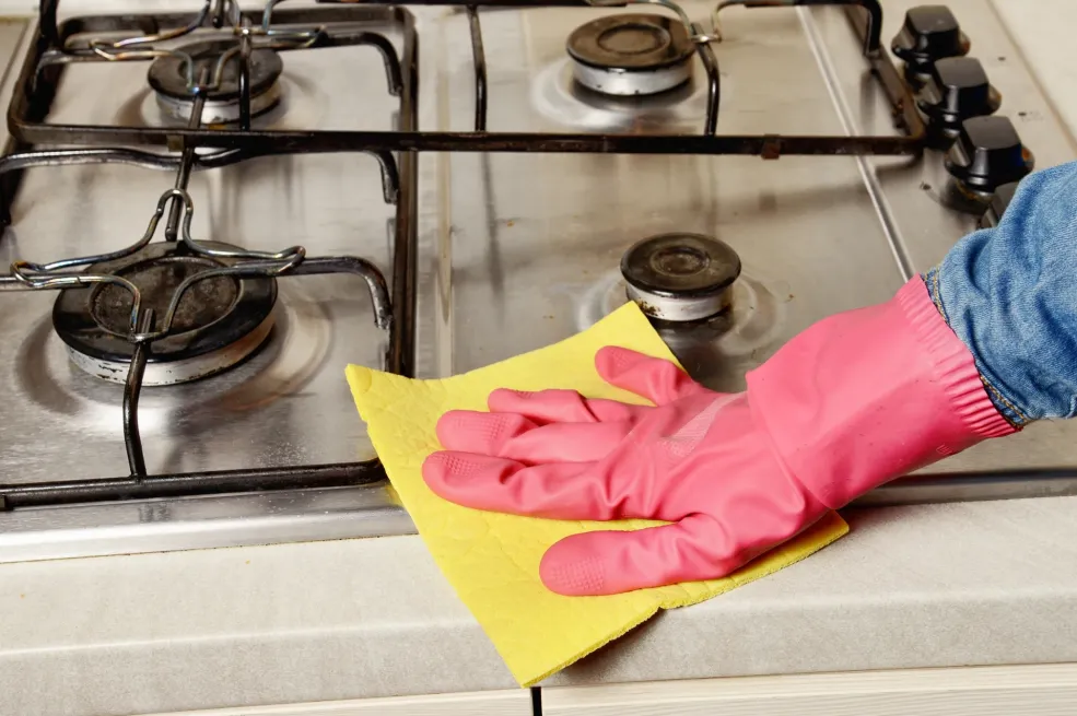 Rešetka šporeta izgleda strašno prljavo? Domaća mješavina će sve ukloniti