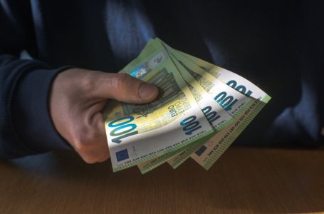 Novac stiže za 4 znaka: Evo ko će dobiti pare do 6. decembra