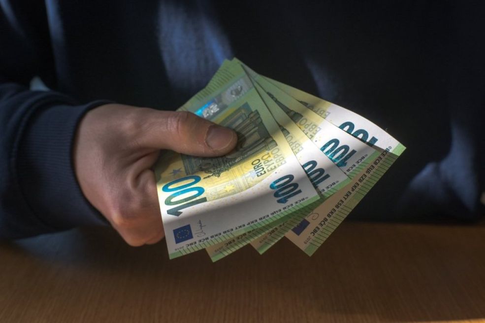 Novac stiže za 4 znaka: Evo ko će dobiti pare do 6. decembra