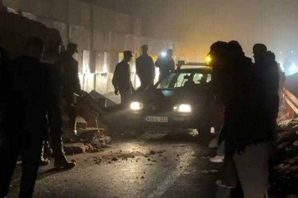 OSBiH angažovane u saniranju odrona na Karauli, saobraćaj potpuno obustavljen