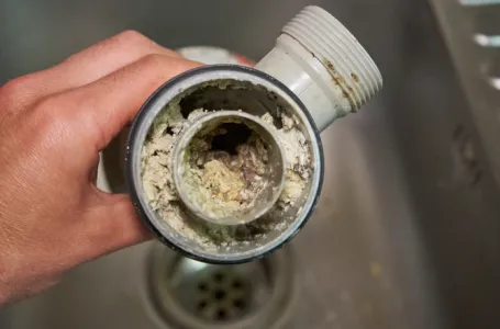 Ja sam vodoinstalater sa 50 godina iskustva i ovo je najbolji trik za otpušavanje sudopere