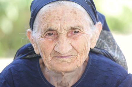 7 stvari koje nakon 60. godine ne treba držati na vidnom mjestu u kući: Donose samoću i bijedu