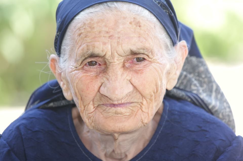 7 stvari koje nakon 60. godine ne treba držati na vidnom mjestu u kući: Donose samoću i bijedu