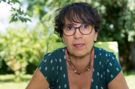 Kako po položaju tijela prepoznati nesigurnu ženu? Najviše je odaju ramena i ruke