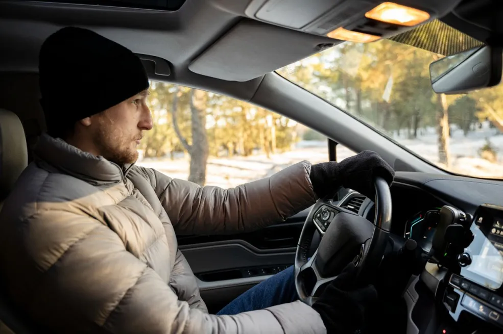 Ne skidate zimsku jaknu dok vozite automobil? Obavezno ovo pročitajte