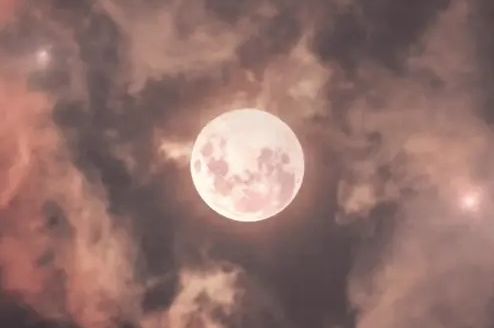 Danas stiže posljednji puni Mjesec u 2025.: Evo šta donosi svakom horoskopskom znaku