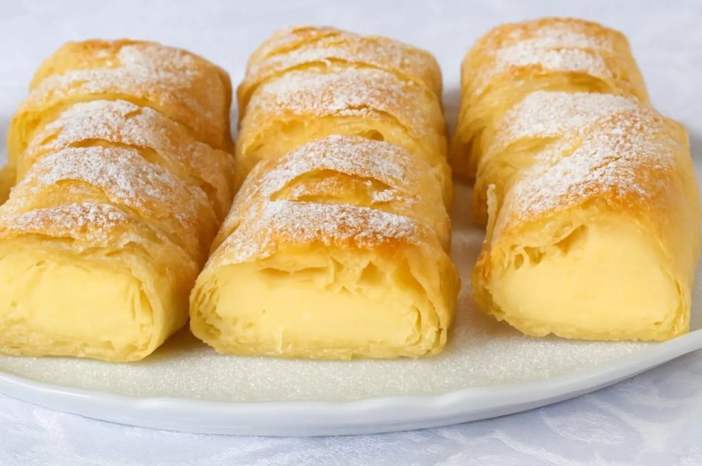 Topi se u ustima! Ova sočna pita je čudo – ima isti ukus kao krempita, a recept je puno lakši