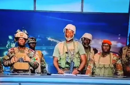 Državni udar uživo: Vojnici upali u program televizije, objavili preuzimanje vlasti (VIDEO)