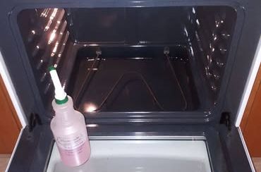 Napravila domaći sprej za čišćenje rerne i oduševila se: "Nikada više neću kupiti hemijska sredstva"