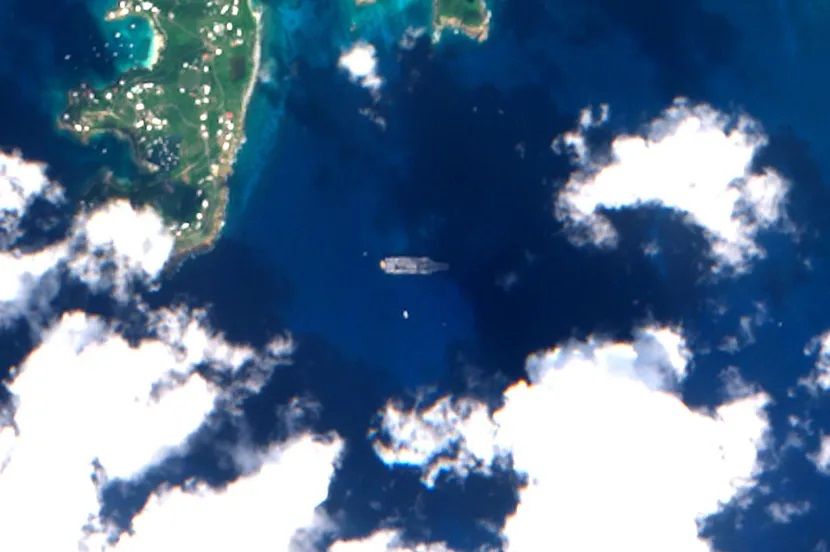 Da li ovako izgleda početak rata? Flota brodova čeka znak, bombarderi lete sve bliže obali, tenzije