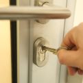 Zašto nikada ne biste trebali ostavljati ključ u bravi preko noći?