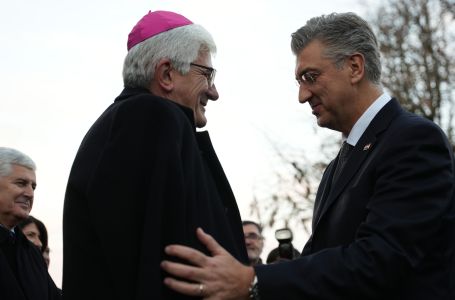 Dodik i Čović dočekali Plenkovića u Banjaluci: Predviđena posjeta samostanu