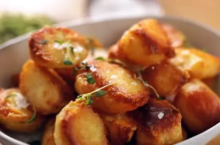 Pečeni krompiri biće hrskaviji i mekši uz jedan jednostavan dodatak