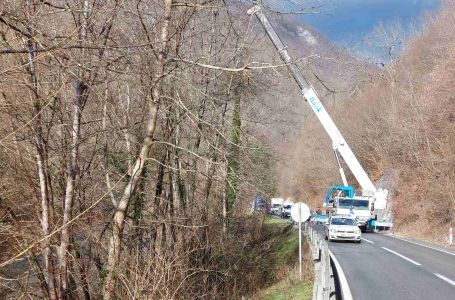 Žena automobilom sletjela u ledeni Vrbas, u toku akcija izvlačenja