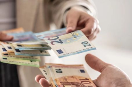 U Srbiji građani masovno kupuju eure: Šta se dešava?