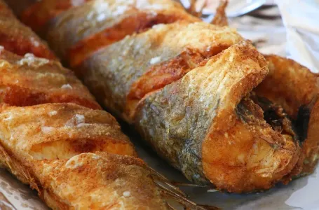 Prestani stavljati brašno na ribu – ovo je tajni trik profesionalaca!