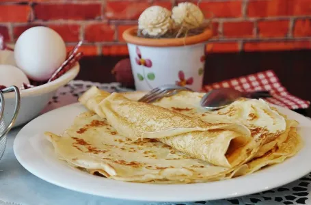 Ovaj trik čini palačinke savršenim, nikad više neće biti gumene i suhe: Ključan je ovaj momenat