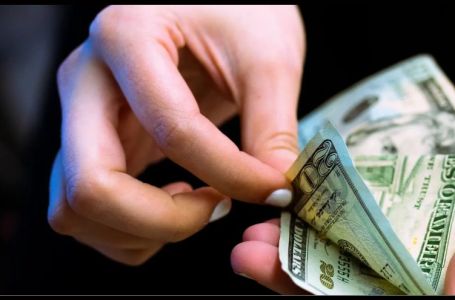 Tvoj horoskopski znak otkriva: Do Nove godine te čeka otkaz ili povišica, evo šta ti donose zvijezde