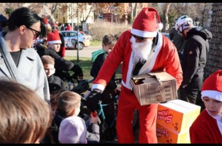 Velik broj Djedova Božićnjaka na biciklima prošao mostarskim ulicama i poklonima razveselio najmlađe