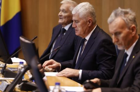 Ademović: Pojedini delegati došli da blokiraju današnju sjednicu