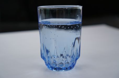 Šta se dešava ako popijete čašu tople vode prije spavanja?