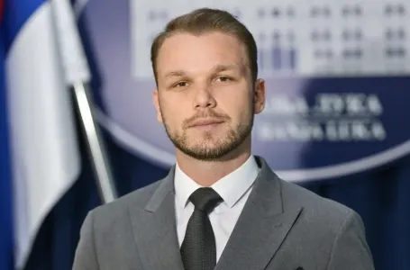 Stanivuković predlaže civilni rok: Da mladi jedu pasulj i luk, a ne da budu smotani i prehlađeni