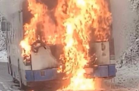 Odigrala se prava drama: Vatra progutala autobus, prizor je bio jeziv