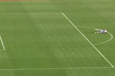 DRAMA NA AFRIČKOM KUPU NACIJA! Golman kolabirao usred utakmice, srušio se na teren! (VIDEO)