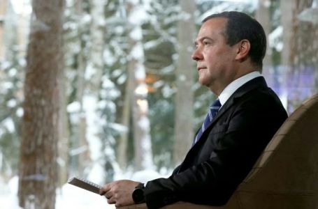 Medvedev: Zelenski će se morati kriti do kraja života