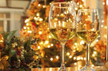 Zašto sve više ljudi bira samoću i doček Nove godine u svoja 4 zida: Psiholog otkrio razlog