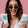 Veliki novac im stiže, i to brzo: Ova 3 znaka horoskopa će uskoro ležati na parama