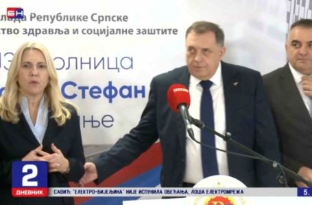 Republika Srpska bruji o ovom snimku: Dodik izgurao sve da bi bio pored Vučića... (VIDEO)