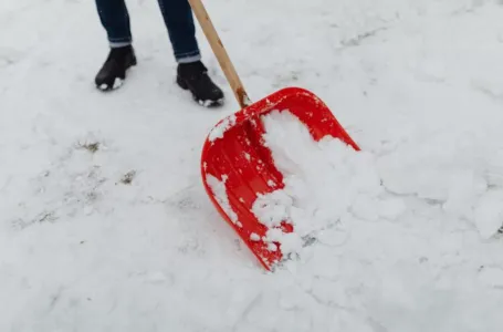 Sarajevo: Traže se radnici za čišćenje snijega u Starom Gradu, plata za angažman iznosi 1.050 KM
