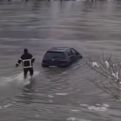 Oglasio se vatrogasac Rade koji je ušao u ledenu Drinu i upalio golf
