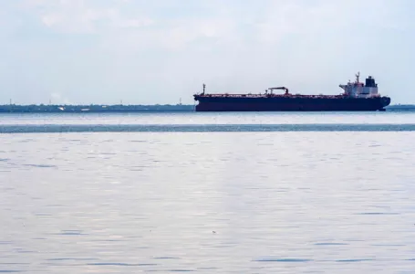 Rusija podmornicom prati tanker za naftu koji je SAD pokušao zaplijeniti