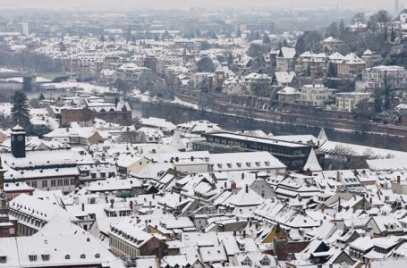 Oluja, snijeg i led u Njemačkoj: Zatvorene škole, otkazani letovi, haos na cestama