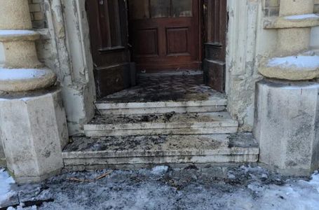 U Novom Sadu uhapšena žena osumnjičena za paljenje vrata na katoličkoj crkvi